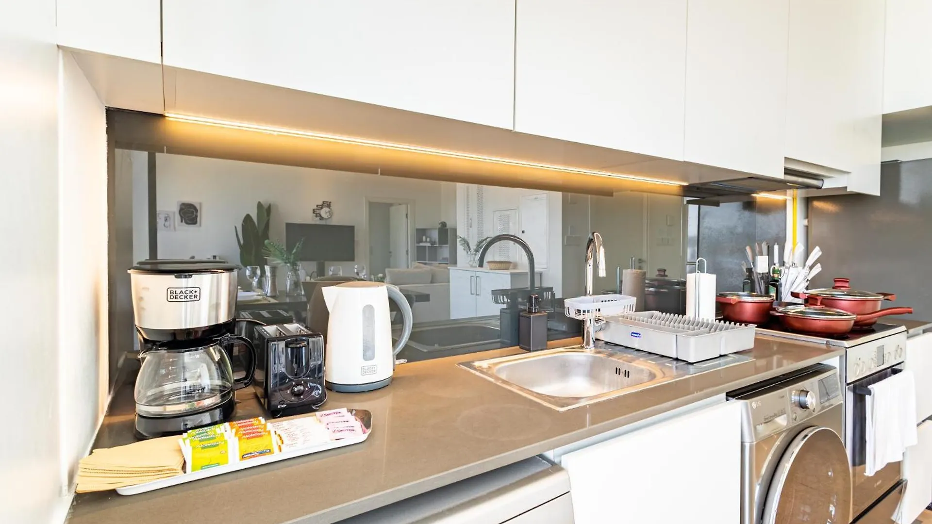 Apartment Pixel - Beachfront - Private Beach - 1Br - Paddle - Reem Abu Dhabi United Arab Emirates