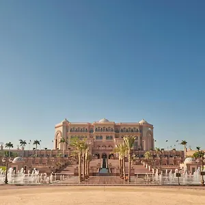 Emirates Palace Mandarin Oriental, Station touristique